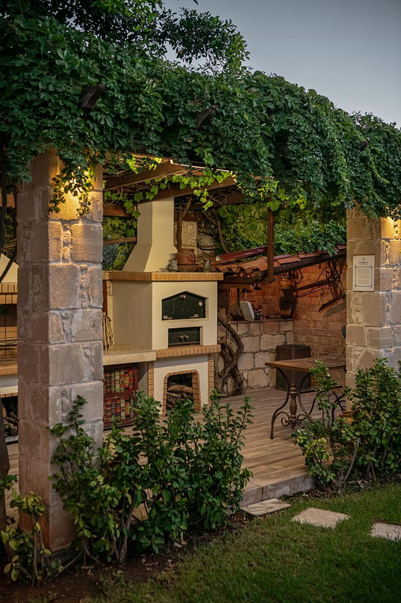 Arhontariki Villa *
